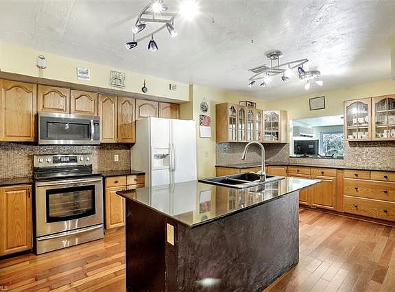 5th image of 25608 Stillwell Pkwy