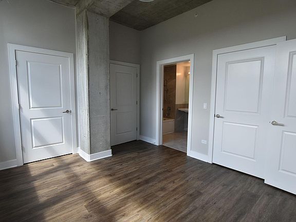 5th image of 3817 N Broadway St #511
