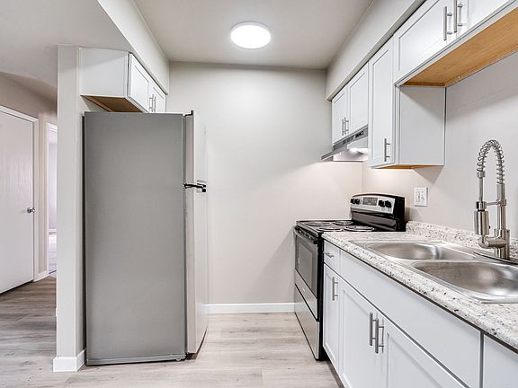 4th image of 2975 W Lawrence St #O14