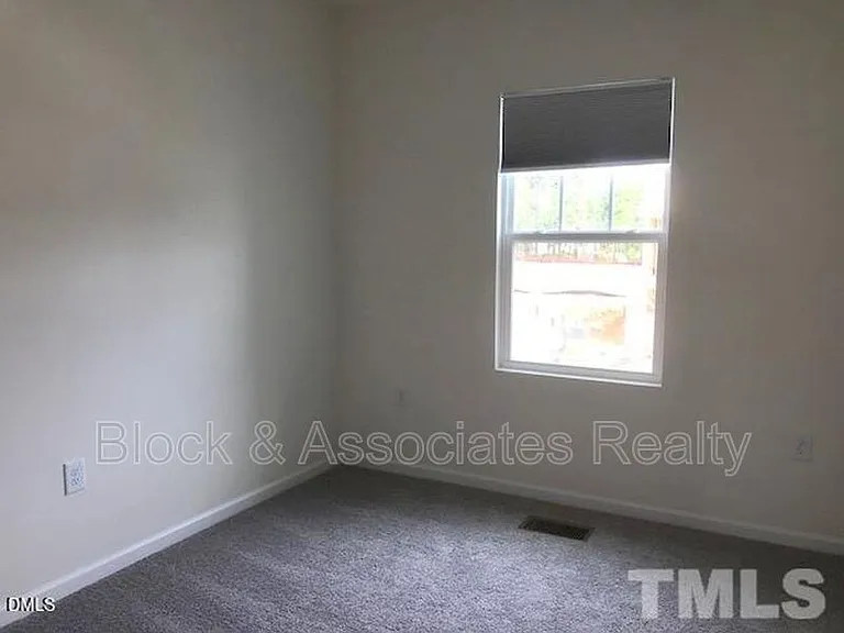 6039 Beale Loop — Photo 12
