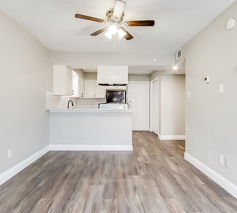 1st image of 406 Noble Ave #D