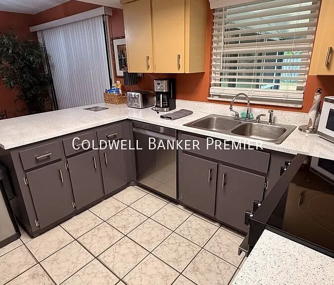 1007 Conrad Dr — Photo 6