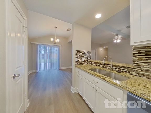 5th image of 523 Red Coat Ln