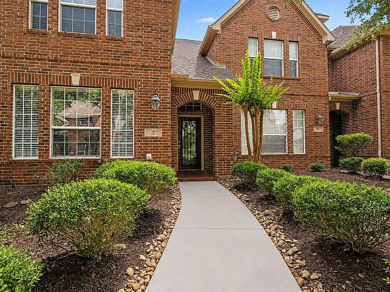 7 Umbria Ln — Photo 1