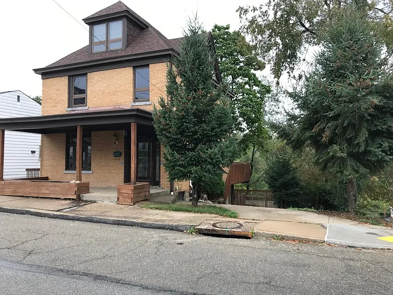 402 Edith St — Photo 3