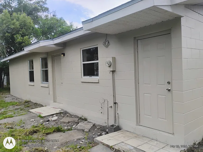 945 Shorecrest Ave — Photo 2