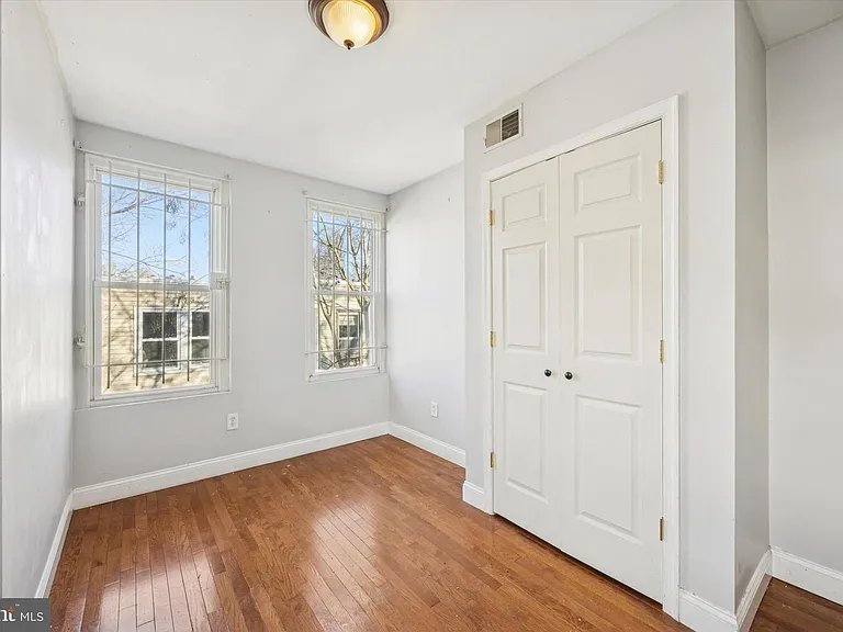 1625 Edgley St — Photo 2