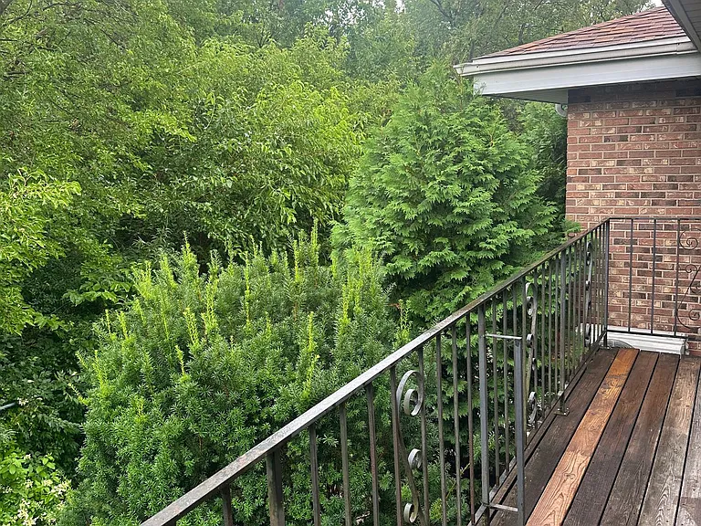 Immaculate Updated 2 Bedroom 1 bath — Photo 18