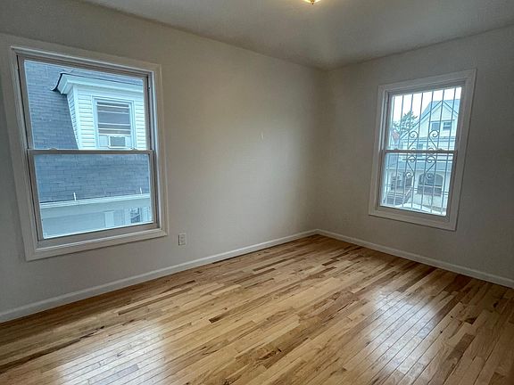4th image of 14 Dudley Pl #2