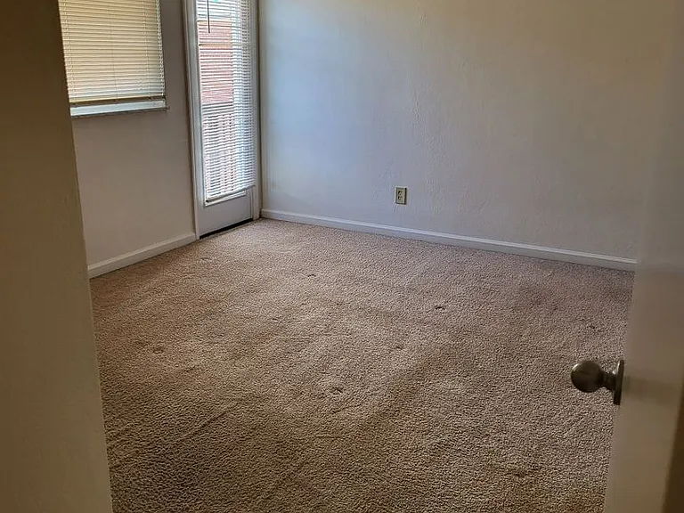 Yorktowne Apartments — Photo 27
