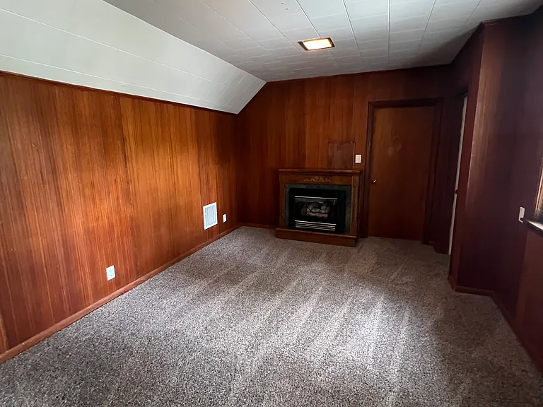 516 N Park St — Photo 32