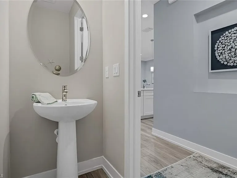 12973 Pembroke Dr — Photo 18