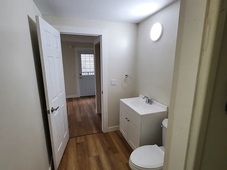 583 King St — Photo 7