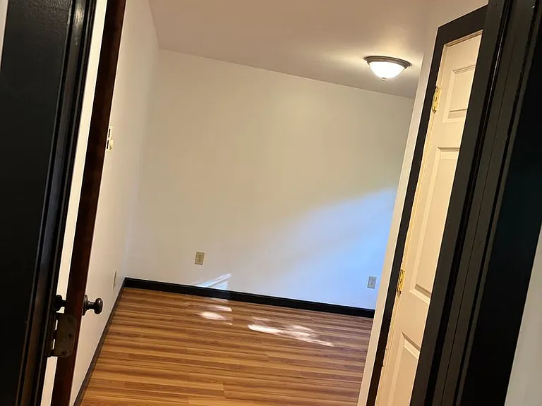 16 Jameson Ave — Photo 2
