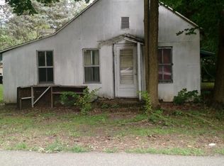 424 Riverside Dr, Constantine, MI 49042