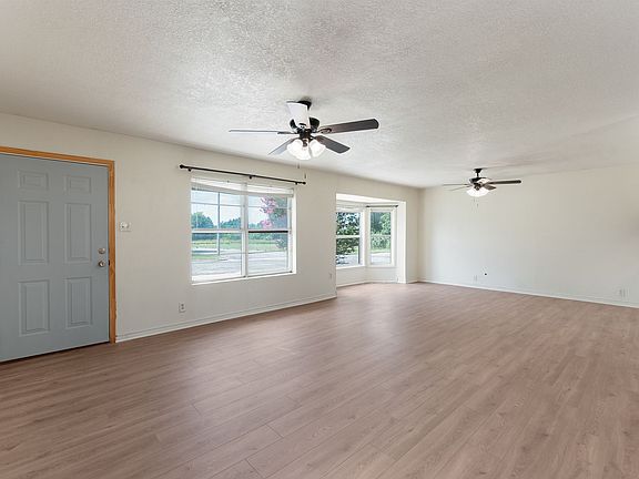 4th image of 3401 Jewell Dr