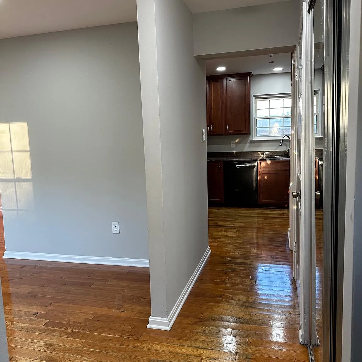 3 bed, 2.5 bath, 1225 sqft, $2,450 — Photo 2