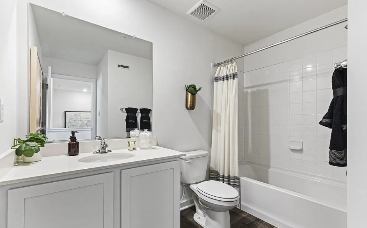 4 bed, 2500 sqft, $950 — Photo 3