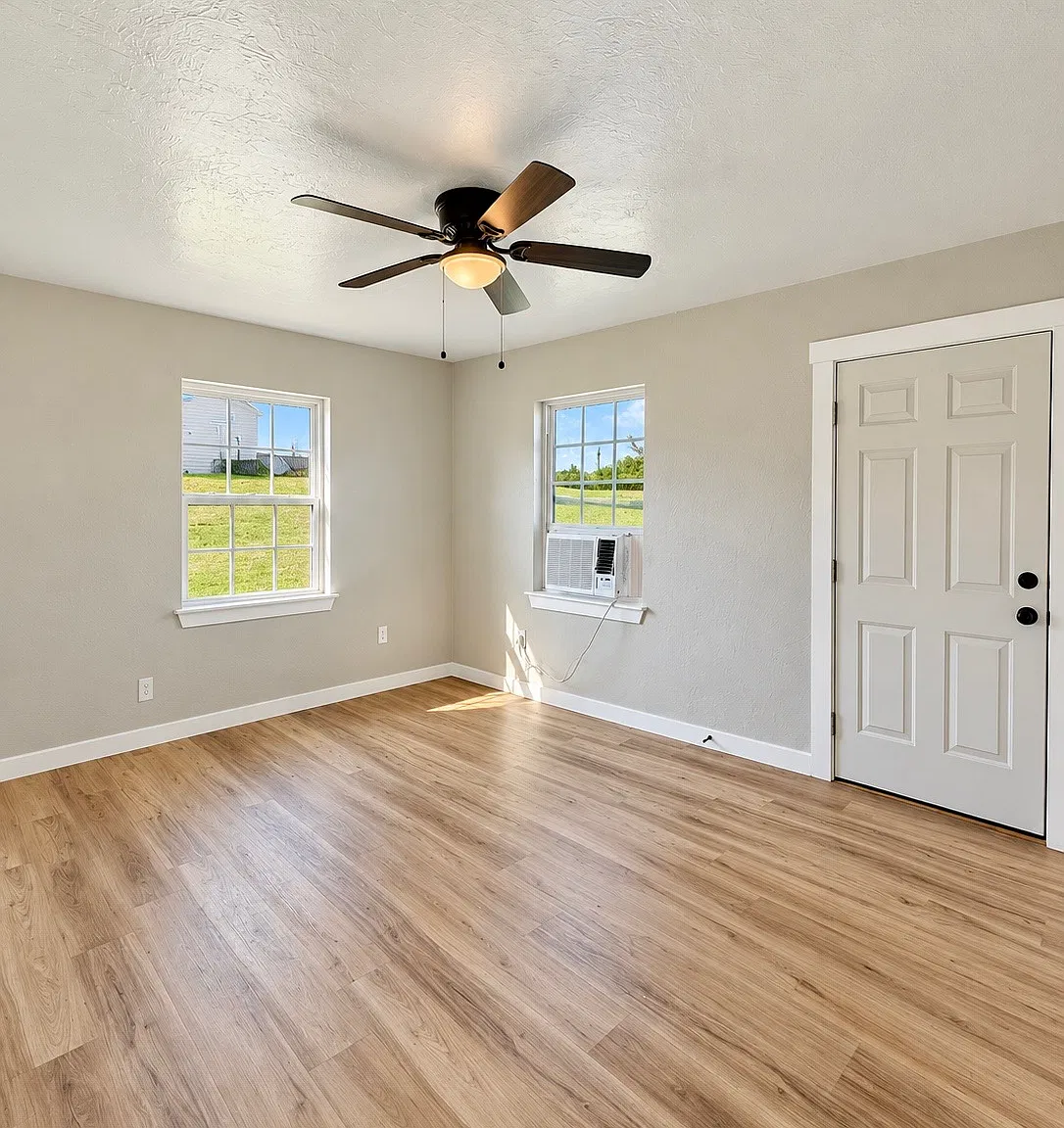 2 bed, 1.0 bath, 636 sqft, $875 — Photo 2