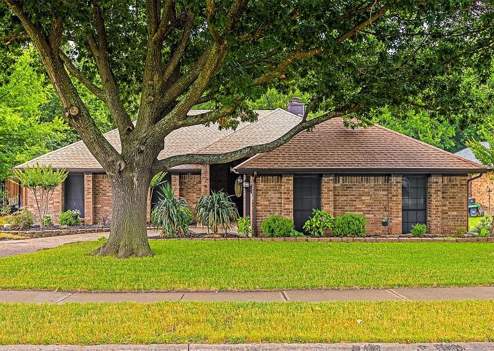 1st image of 114 Douglas Dr