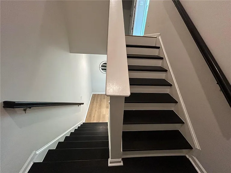 3715 Davis Cir — Photo 13
