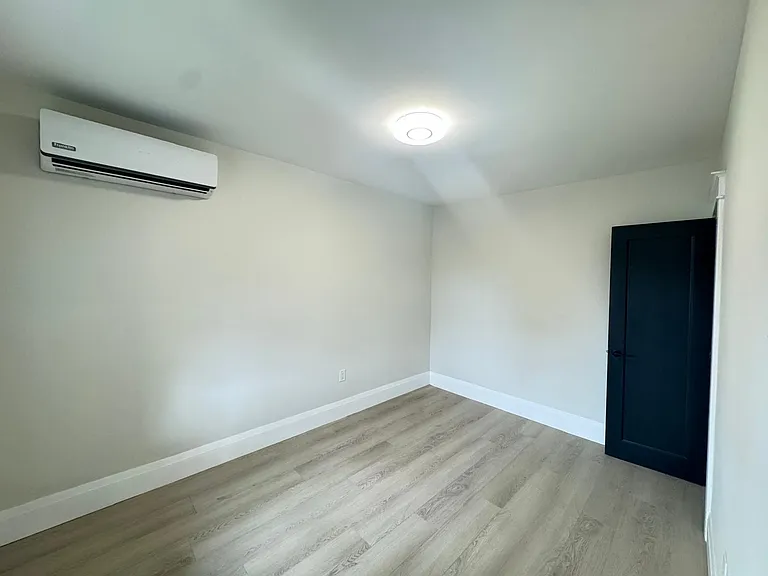 931 Main St E #4 — Photo 18