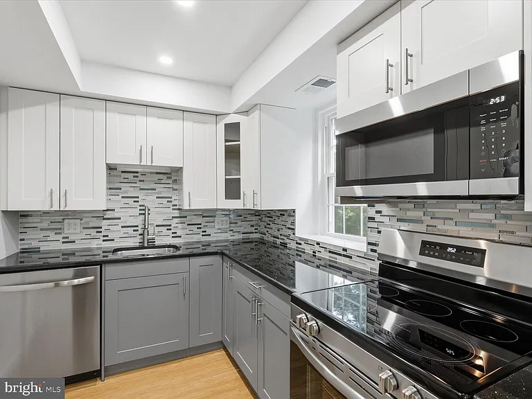 2966 S Columbus St #B2 — Photo 8