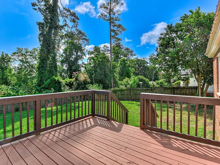 2353 Redwood Dr — Photo 25