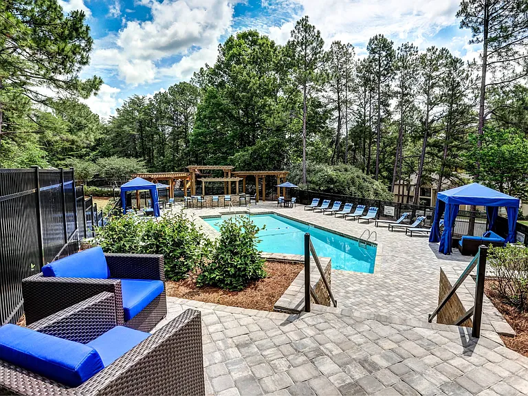 700 Riverchase Apartments — Photo 39