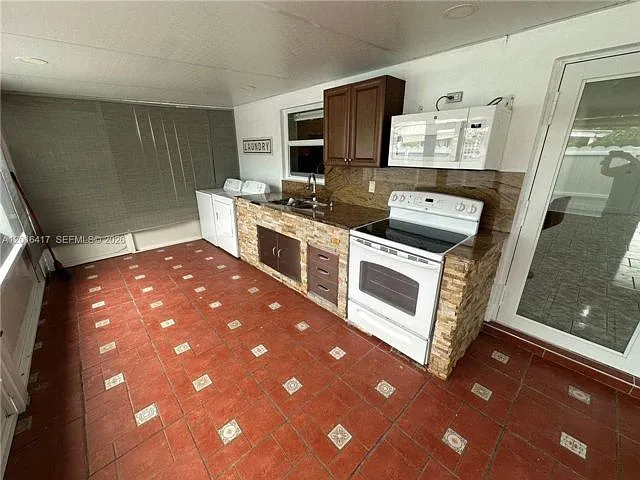 3 bed, 2.0 bath, 1560 sqft, $3,500 — Photo 4