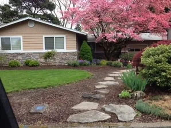 850 N Hawthorne Ct, Canby, OR 97013