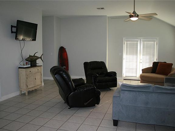 4th image of 320 Glendale St
