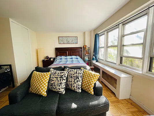 Rented by Chase Global Realty Corp | media 7