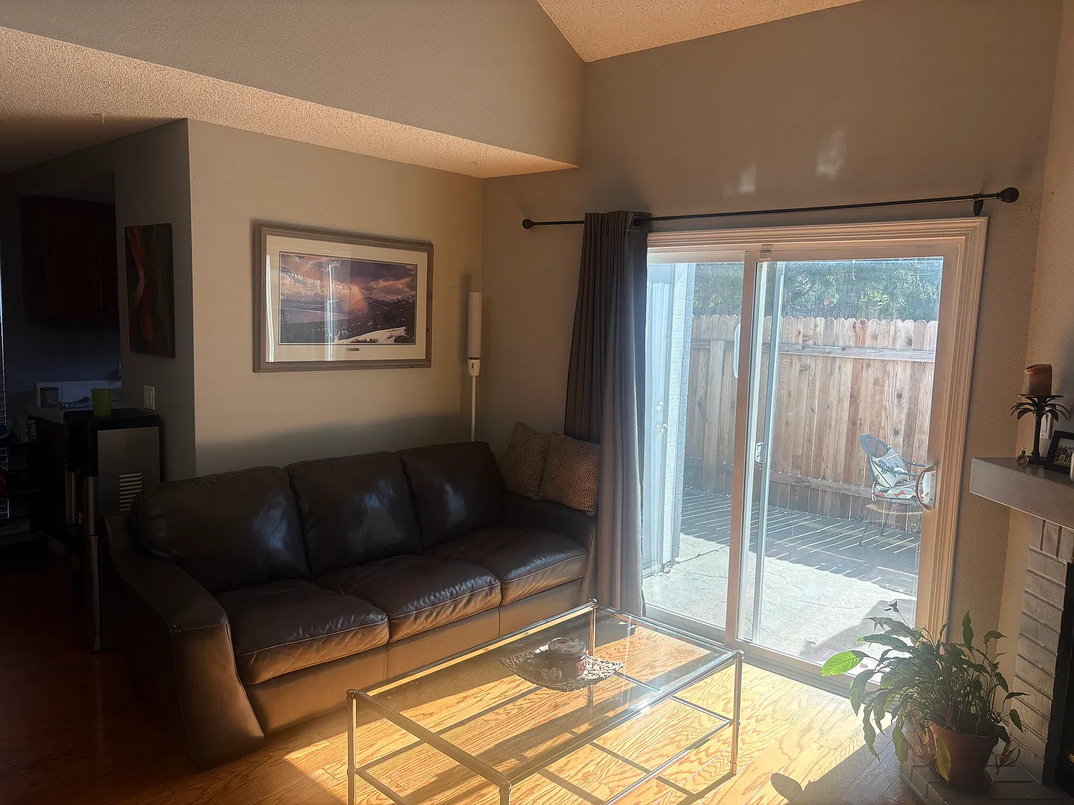 2 bed, 1.5 bath, 990 sqft, $1,250 — Photo 3