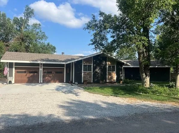 3131 Royer West Dr, Newton, KS 67114