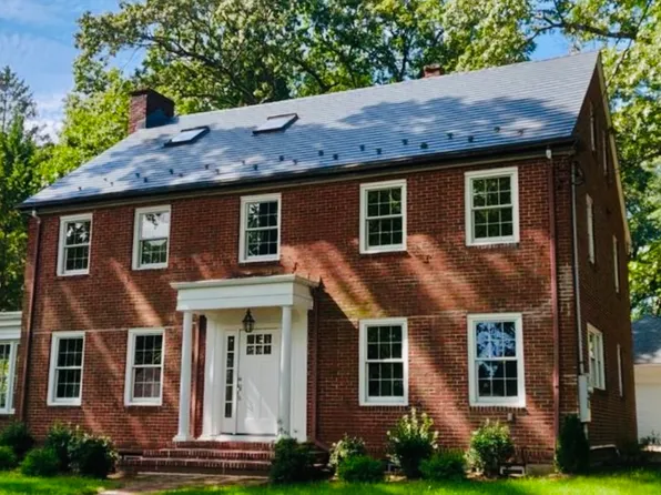27 Gammons Rd #27, Waban, MA 02468
