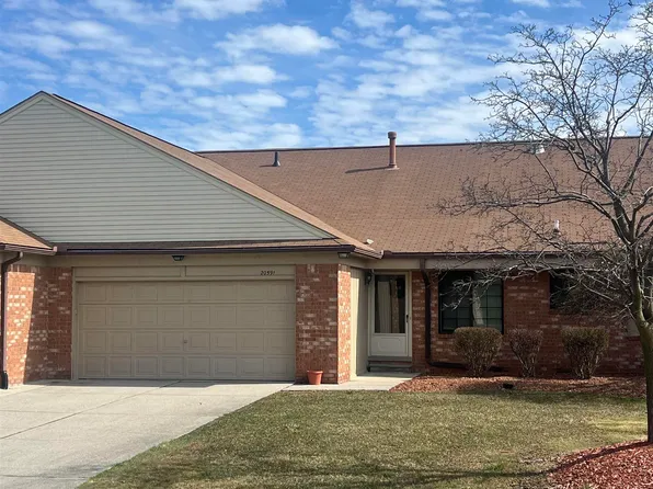 20591 Pine Meadow Dr, Clinton Township, MI 48036