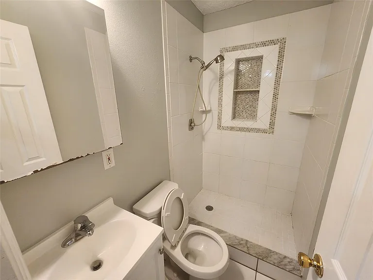 109 21st St NE — Photo 6