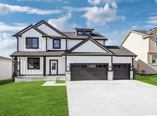 4648 177th St, Urbandale, IA 50323