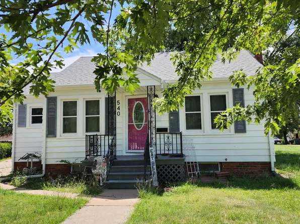 540 E Oakdale Ave, Russell, KS 67665