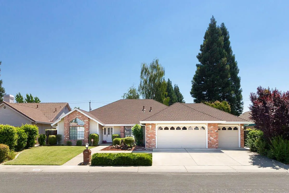 2021 Mann Dr photo 1