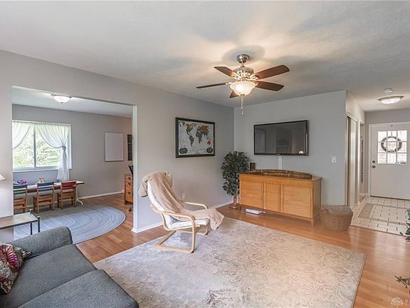 3rd image of 188 Saundra Ct