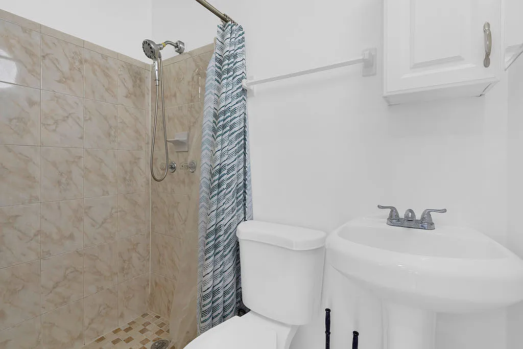 1 bed, 425 sqft, $1,300 — Photo 4
