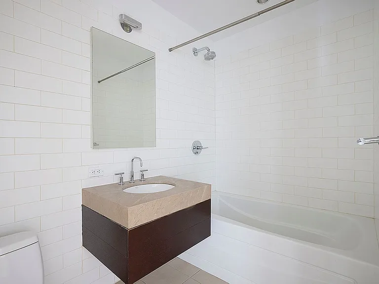 500 W 53rd St #6A — Photo 14