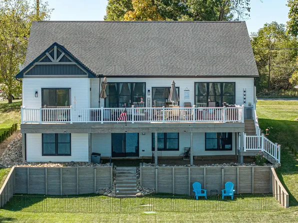 10832 Emerald Dr, Cement City, MI 49233