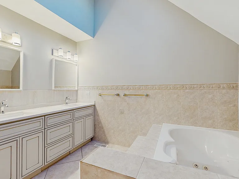 1838 N Windsor Dr — Photo 13