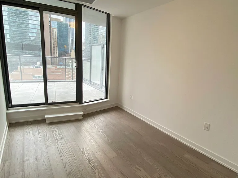 11 Wellesley St W #606 — Photo 5