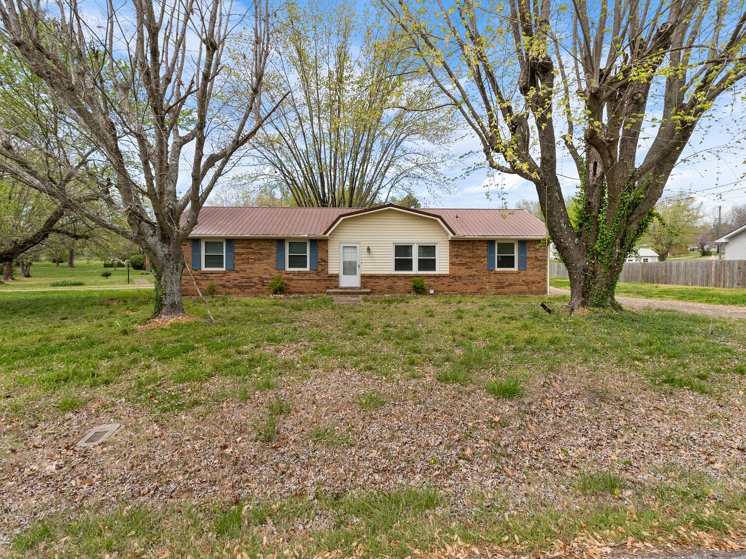 2142 Old Russellville Pike, Clarksville, TN 37043 | Zillow