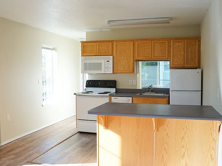 8635 N Leonard St #7 — Photo 4