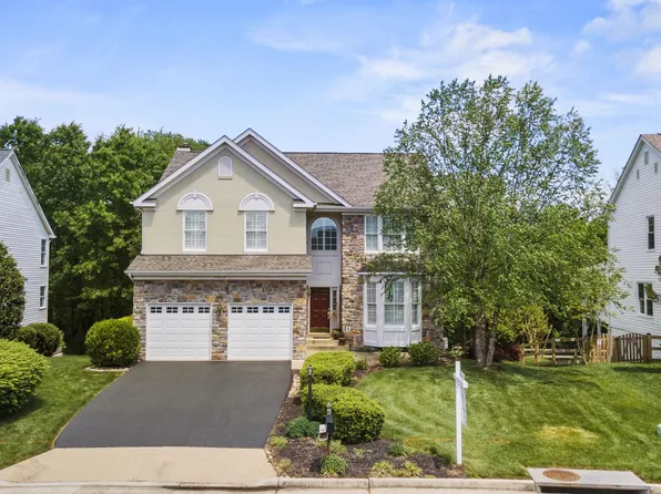 46310 Summerhill Pl, Sterling, VA 20165